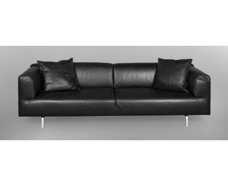 4-Sitzer Sofa MET 250 1996Entwurf Pierre Lissoni, Ausführung Cassina, in schwarzem Leder, die Füße Silber bronziert, guter Zu