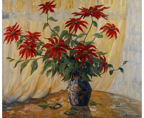 Paul Betyna, BlumenstilllebenArrangement aus roten Sterndahlien in blau gemusterter Vase vor hellgelbem Grund, pastose, mit b