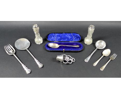 A small group of silver items, comprising a George V silver muffin slice and fork, Josiah Williams & Co (David Landsborough F