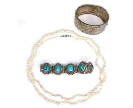 A 9ct white gold and cultured pearl necklace, beads graduating from 7.5 to 3.0mm, maker NVW, Birmingham 1980, 20.7g, 80cm lon