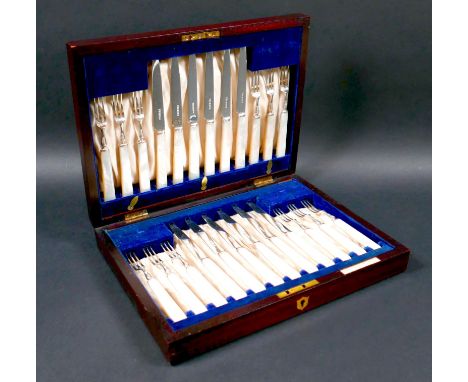 A George V silver set of silver and mother of pearl handled dessert flatware, forks 15.5cm long, knives 19.3cm long, Harrison
