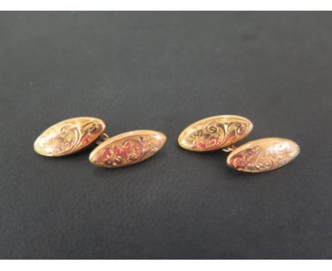 A pair of 9ct gold torpedo-shape cufflinks - Partial hallmark - Weight approx 3.2gms - In fitted case
Condition Report: Good 