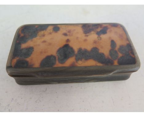 A Victorian horn and tortoiseshell snuff box 10cm wide - crack to back, general fading and wear