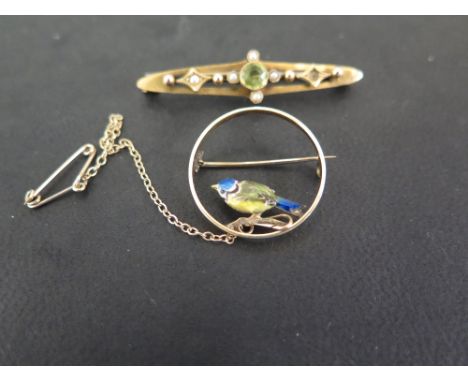 An early 20th 9ct gold century peridot and seed pearl bar brooch - Length 4.5cms - Weight approx 1.9gms - Together with an en