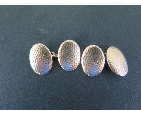 A pair of textured cufflinks - Stamped 9 - Weight approx 9.6gms
Condition Report: Good - With light surface scratches