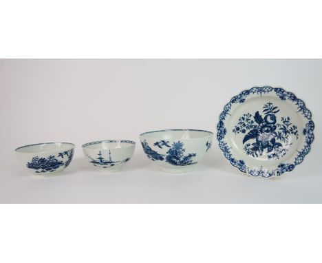 A GROUP OF ENGLISH PORCELAIN BLUE AND WHITE CERAMICS including a Worcester Fence pattern slop bowl, 16.5cm dimeter, a Caughle
