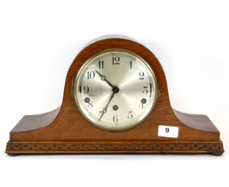 An oak mantle clock, H. 23cm.