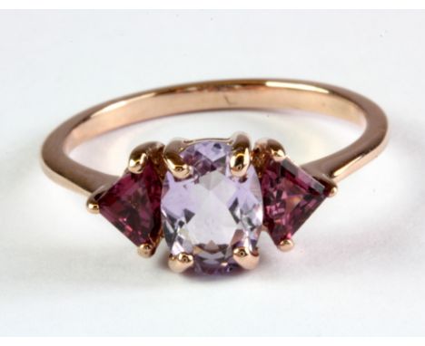 A 925 silver rose gold gilt ring set with amethyst and tourmalines, (O).