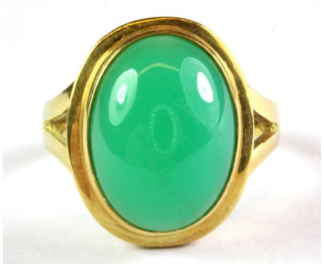 An 18ct yellow gold (stamped 18k) ring set with cabochon cut chrysoprase, (Q).