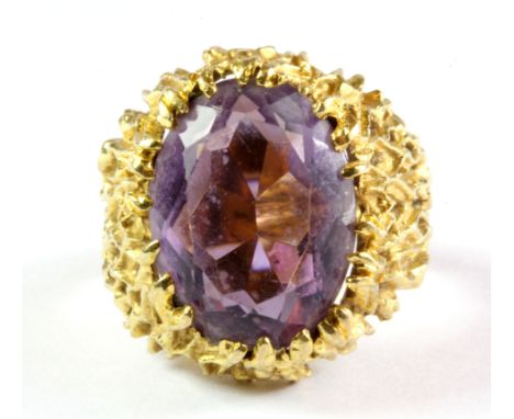 A heavy 9ct yellow gold amethyst set ring, (M.5), approx. 8.6g.