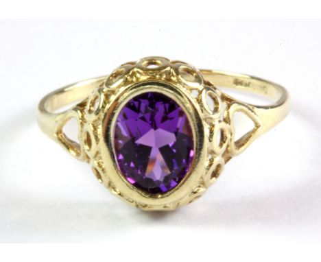 A 9ct yellow gold amethyst set ring, (Q).