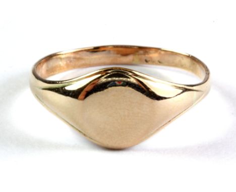 A 9ct yellow gold signet ring, approx. 2.5g, (V).