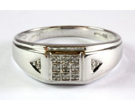 A gentleman's 9ct white gold diamond set ring, (U).