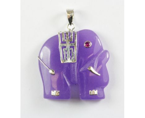 A white metal mounted carved lavender jade set elephant pendant, L. 3.5cm.