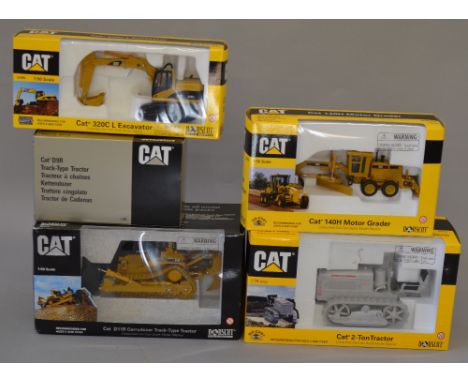 4 Norscot CAT models together with a CAT D9R 1:50 silver model, all boxed. (5)