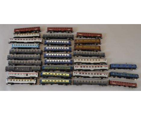 H0 Scale. 30 x unboxed coaches by Jouef & Lima. Various liveries. Overall G (one has detached bogie but present)