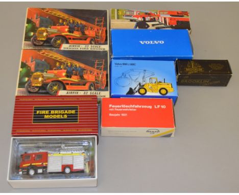 Mixed lot of Fire Engine related diecast models and kits including 2 vintage Airfix kits, Brooklin Models and Scania Fire Bri