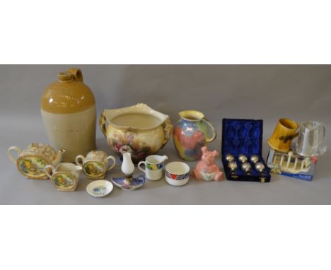 Good mixed lot of ceramics including Sadler, Wade, Wedgewood and other examples together with a ceramic demijon stamped "RM B