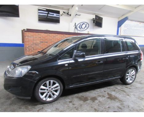 Make &amp; Model: Vauxhall Zafira Exclusiv CDTIDate of Reg: EY60 KKZColour: Blackcc: 1686MoT: 25-05-2021Fuel Type: DIESELMile