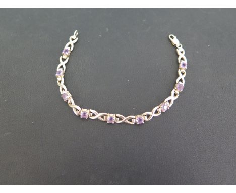 An amethyst panel bracelet - Stamped 375 - Length 20.5cms - Weight approx 12.8gms
Condition Report: Good - With light surface