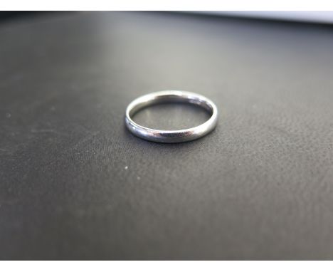 A platinum band ring - Hallmarked London - Ring size O 1/2 - Weight approx 3.4gms 
Condition Report: Good - With light surfac