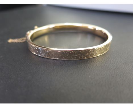 A 9ct gold hinged bangle - With foliate detail - Hallmarked Birmingham - Inner diameter 6cms - Weight approx 9.9gms
Condition