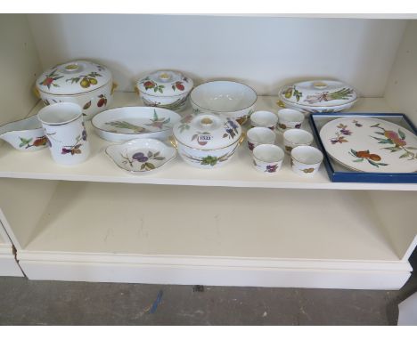 Royal Worcester Evesham tableware 16 pieces including four tureens - some usage marks, overall good condition