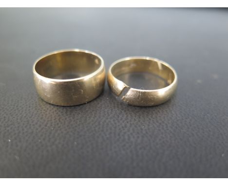 Two 9ct gold band rings - Hallmarked London - Ring size S - Total weight approx 10.4gms
Condition Report: Good to poor - One 