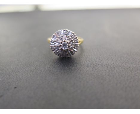 An 18ct gold single-cut diamond cluster ring - Hallmarked London - Ring size K 1/2 - Weight approx 5.1gms
Condition Report: G