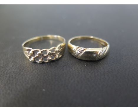 Two 9ct gold dress rings - Hallmark obscured - Ring sizes P 1/2 and M - Weight approx 3.3gms
Condition Report: Good to fair -