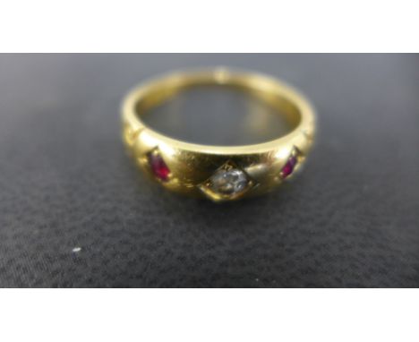 An 18ct ruby and diamond ring - Size Q - Weight approx. 4.3gms
