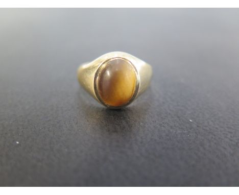 A 9ct gold tigers eye cabochon ring - Hallmarked London - Ring size K - Weight approx 2.5gms
Condition Report: Good to fair -