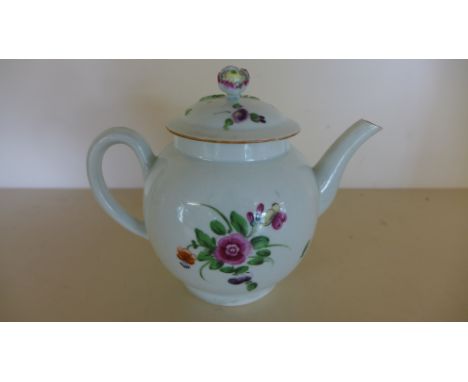 An 18th century Worcester teapot with brightly coloured sprays of flowers and a ladybird floral finial to cover - Height 14cm
