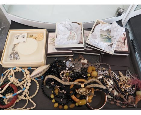 An assortment of vintage and costume jewellery, to include MONET - Five boxed Stratton compacts in new condition - Bone jewel