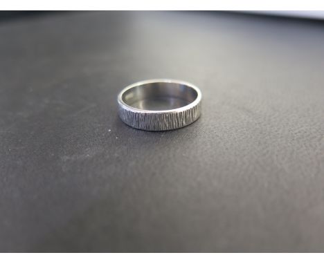 A platinum bark effect band ring - Hallmarked London - Ring size N 1/2 - Weight approx 4.5gms
Condition Report: Good - With l