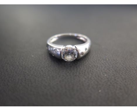 A 14ct gold cubic zirconia dress ring - Hallmarked Birmingham - Ring size M - Weight approx 3.6gms
Condition Report: Good - W