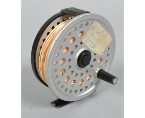 A 357 mg super light magnesium fishing reel