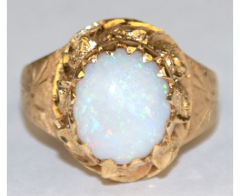 Ring, 750er GG, durchbrochen gearbeiteter Ringkopf besetzt mit Opal-Cabouchon (geprüft), ges. 5,52 g, RG 53