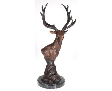 Bronze-Büste "Hirschkopf", Nachguß, braun patiniert, bezeichnet "J.P. Mene", auf runder Marmorplinthe, Ges.-H. 51 cm