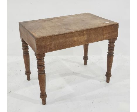Oak rectangular top bidet on turned supports, peg feet (missing basin)