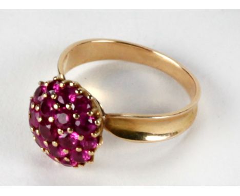 An attractive Spanish design ruby and pink sapphire Cluster Ring, set in 3.8gs of 18ct gold, the pink sapphire and ruby stone