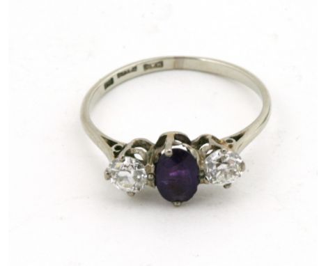 A very fine platinum Ring, with centre amethyst stone flanked by two diamonds. (1)