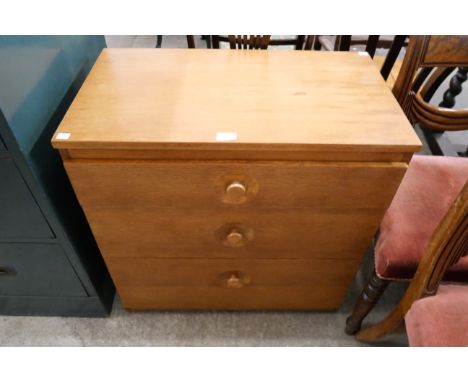 A Meredew light oak chest of drawers 