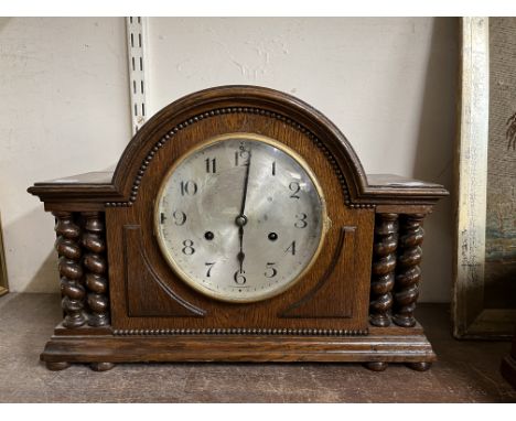 An early 20th Century oak barleytwist mantel clock