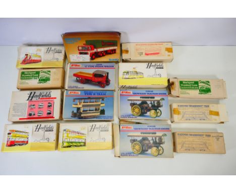 Hadfields - Kiel Kraft - Others - A boxed group of plastic tram, bus, traction engine and associated model kits. Lot includes