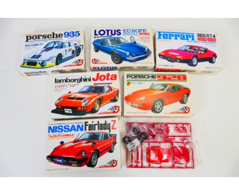 Kawai - Six boxed 1:38 scale plastic model car kits with wind-up motors from the Japanese manufacturer Kawai. Lot includes Ka