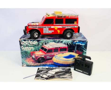 Gama - Matsushiro - A large vintage 1982 remote control Land Rover in 1/10 scale. The car measures approximately 44 cm long, 