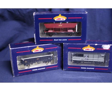 Three boxed Bachmann 00 gauge wagons 