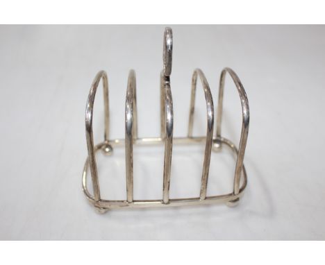 Silver five bar toast rack, London 1931.