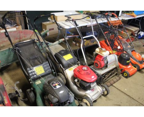 A Honda lawnmower with a Honda engine